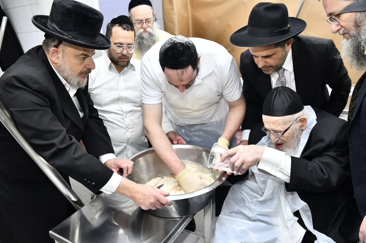 הגרמ"צ ברגמן באפיית מצות