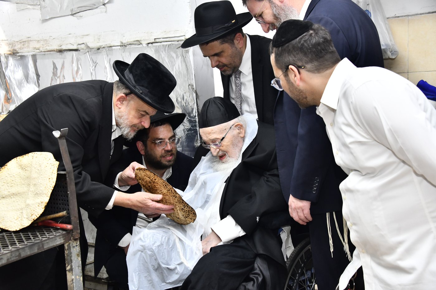 הגרמ"צ ברגמן באפיית מצות