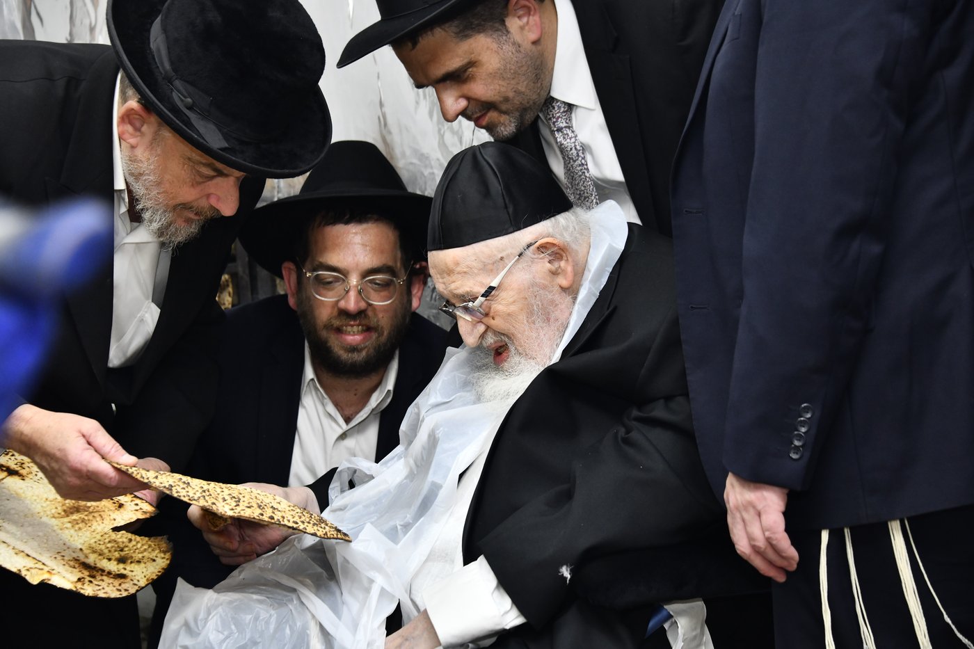 הגרמ"צ ברגמן באפיית מצות