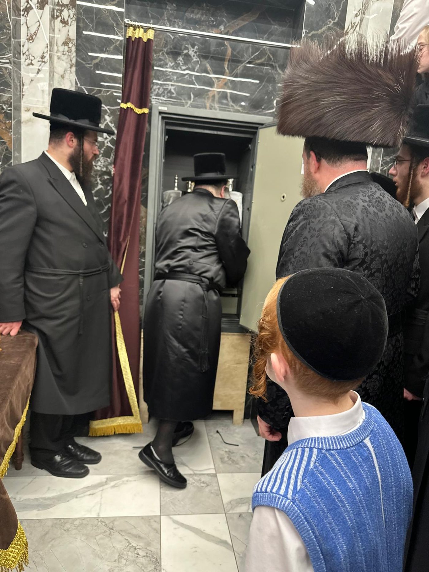 הכנסת ספר תורה לביהמ"ד ויז'ניץ בורו פארק