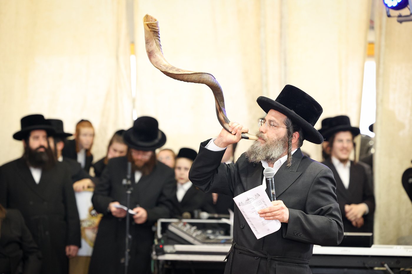 מעמד חומש סעודה בתלמוד תורה דרכי אבות צאנז בנתניה