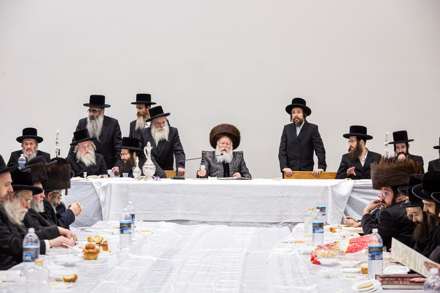 האדמו"ר מבאבוב בטיש לכבוד ר"ח ניסן