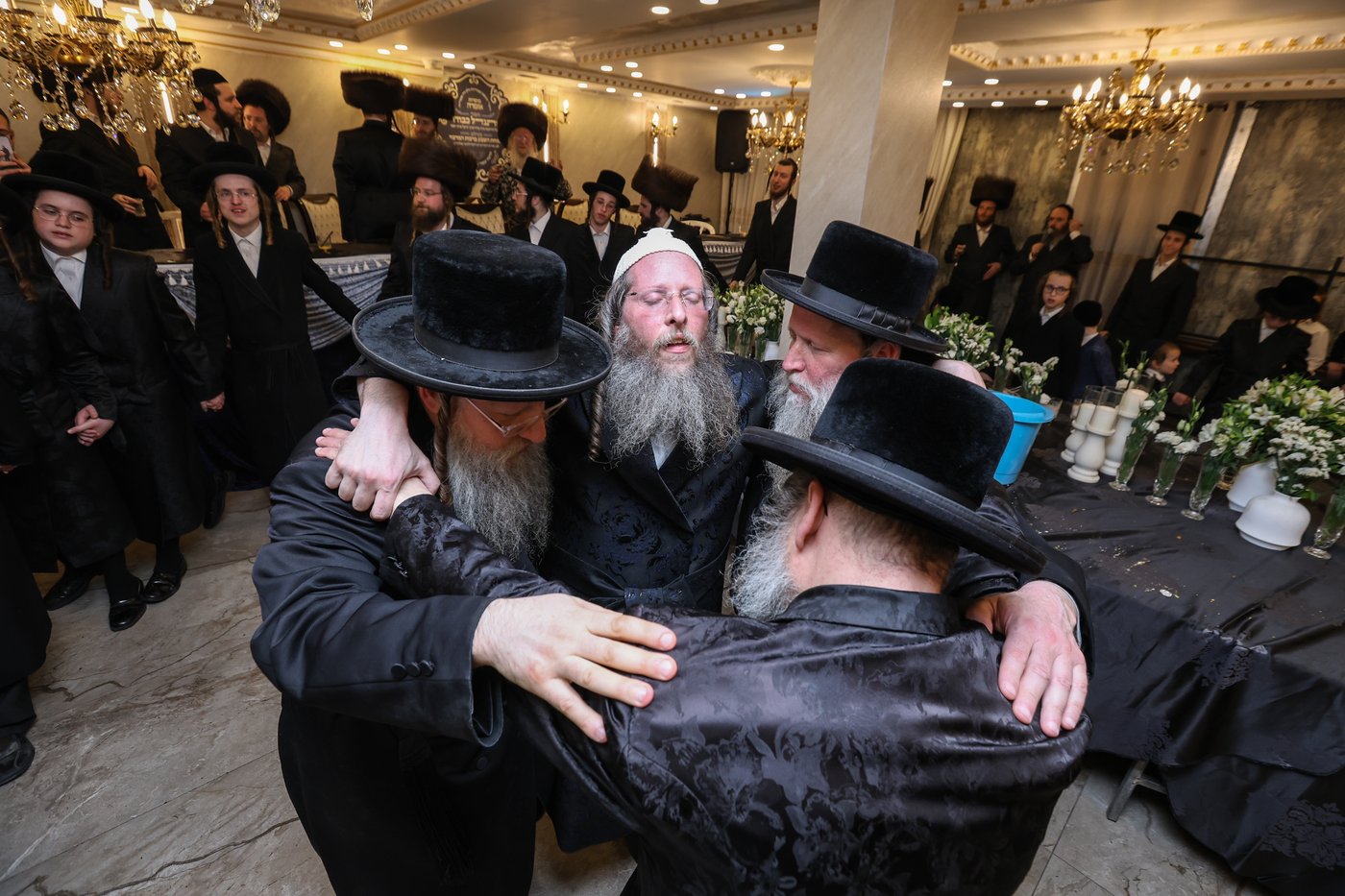 הדור הבא צריך חיבוק - בשמחת ה'שבע ברכות' השבוע