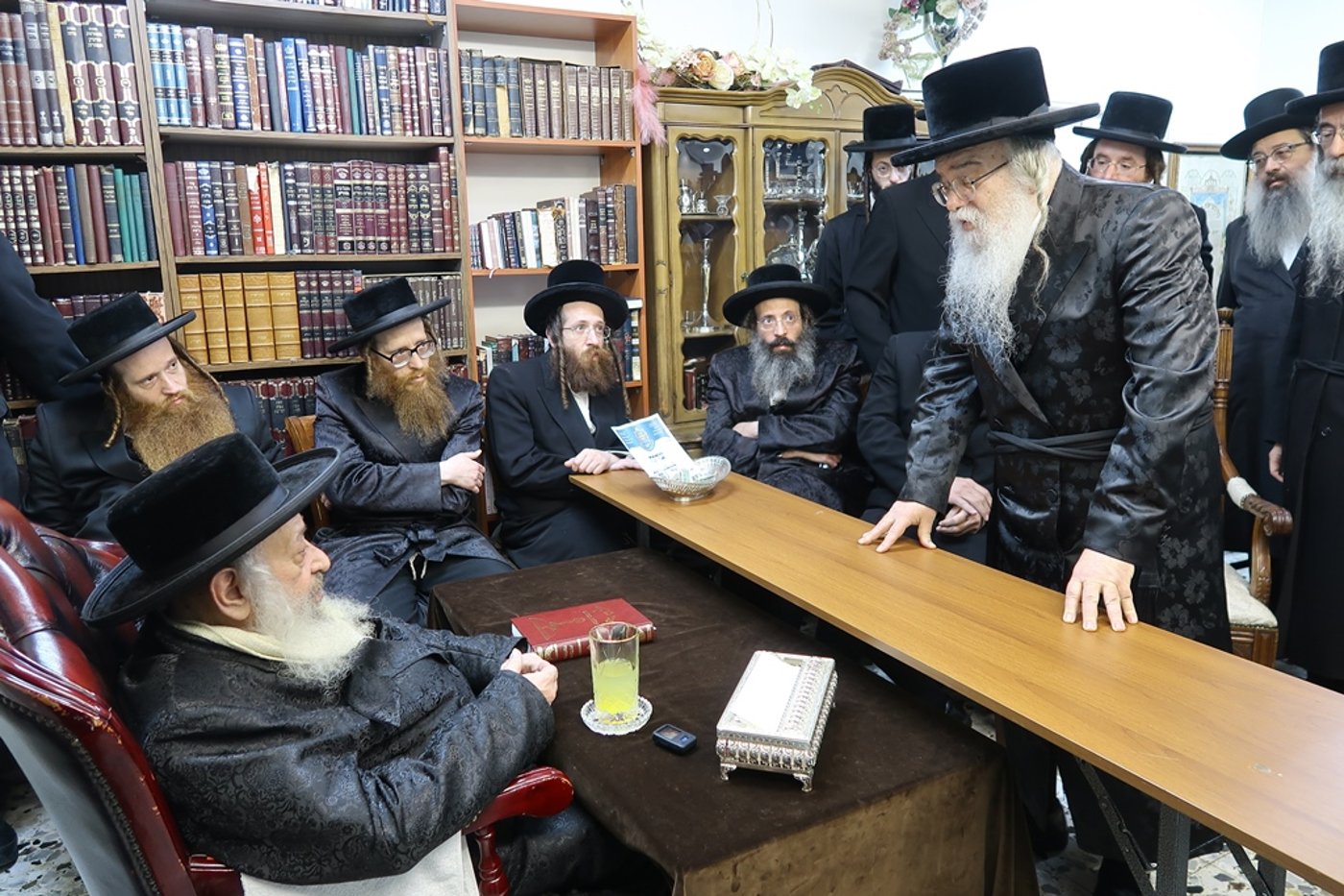 ניחום אבלים בחצה"ק דעעש