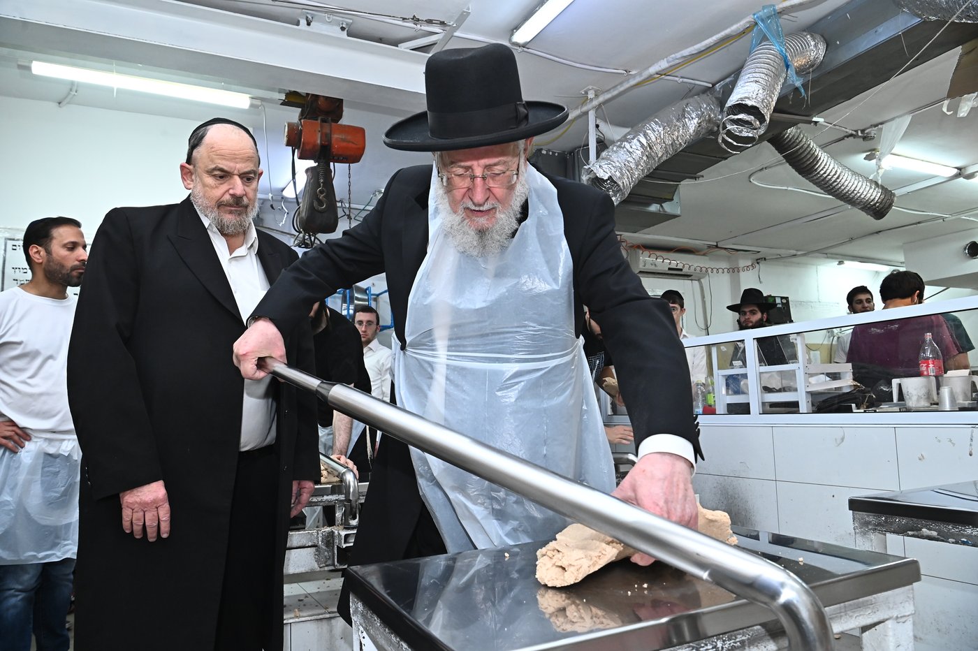 הגרי"מ לאו באפיית מצות