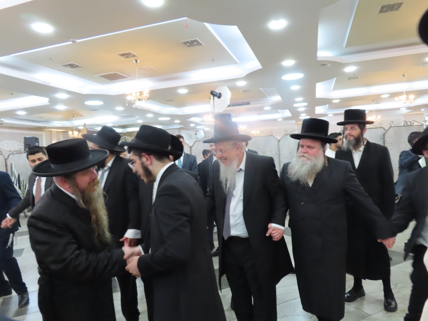 שמחת נישואי בן הגר"צ אשכנזי עם בת הגר"ש לוי