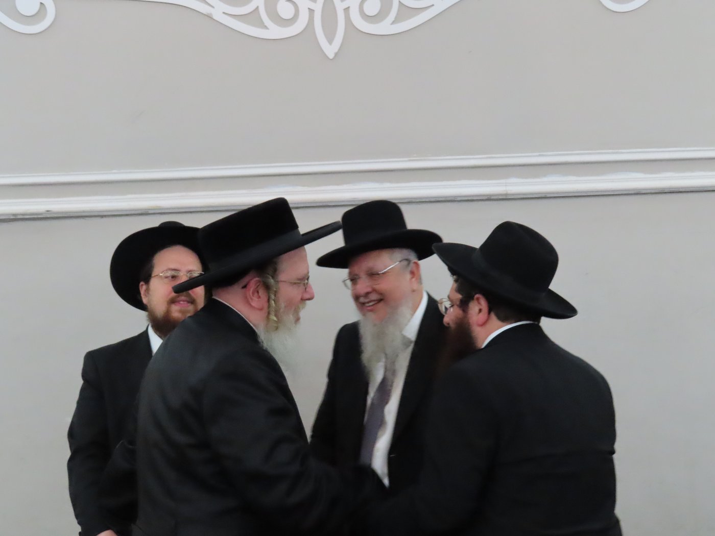 שמחת נישואי בן הגר"צ אשכנזי עם בת הגר"ש לוי