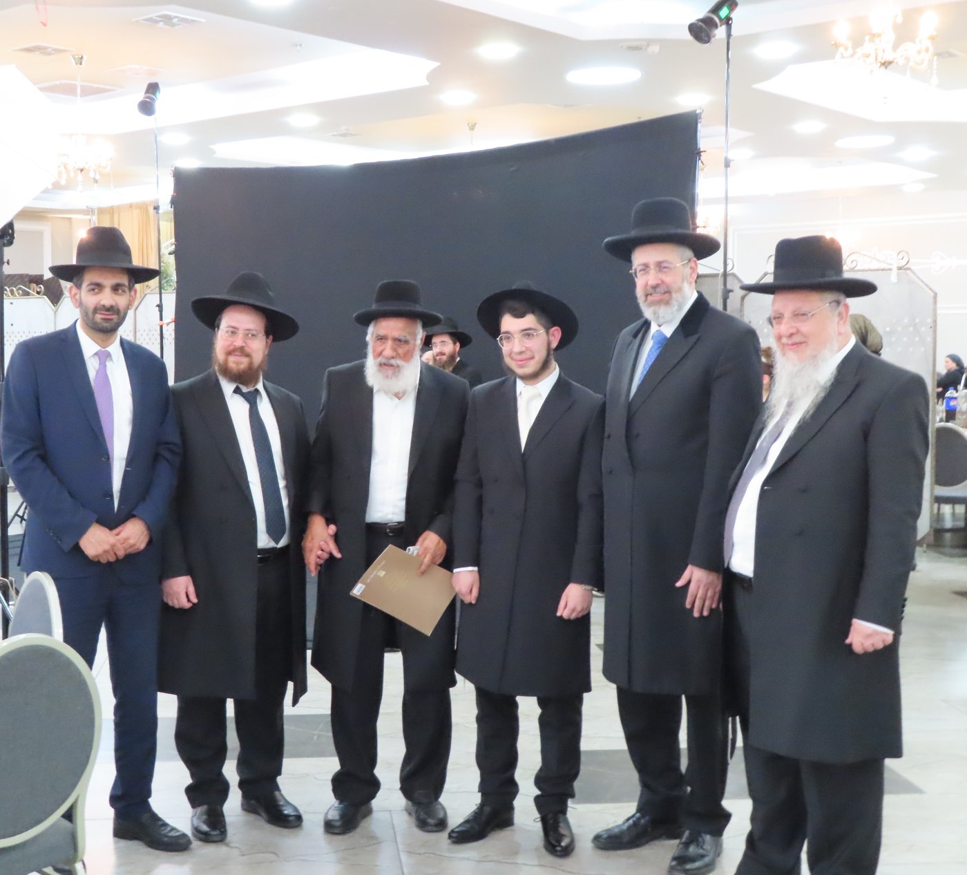 שמחת נישואי בן הגר"צ אשכנזי עם בת הגר"ש לוי