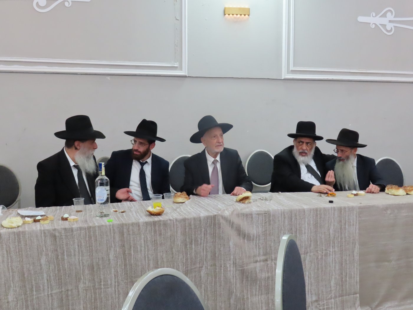 שמחת נישואי בן הגר"צ אשכנזי עם בת הגר"ש לוי