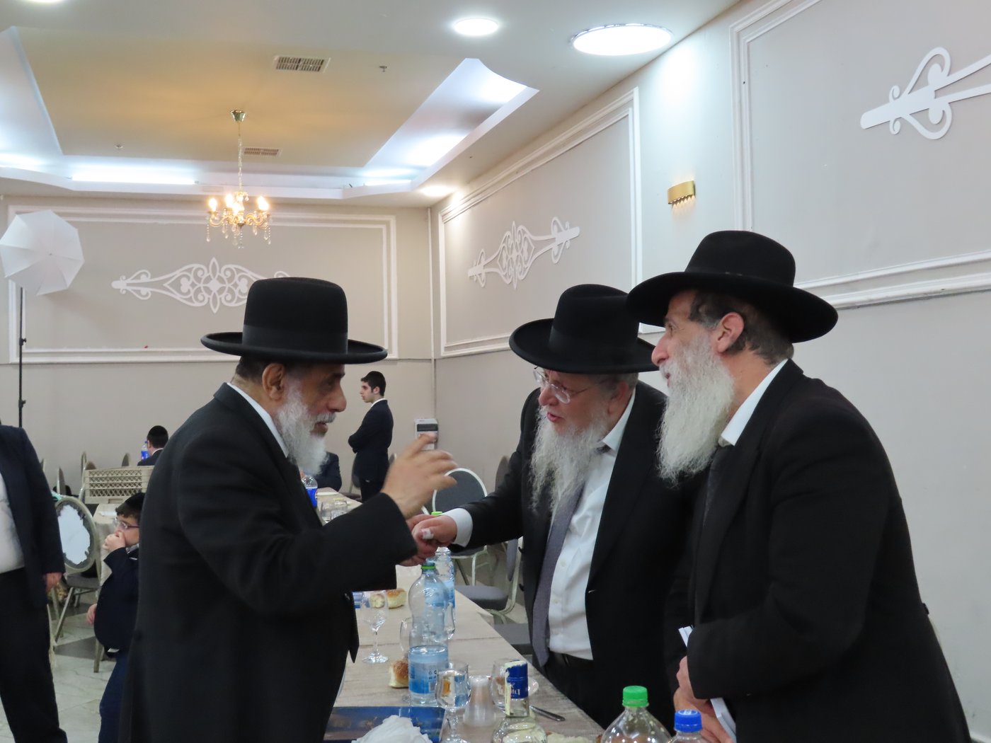 שמחת נישואי בן הגר"צ אשכנזי עם בת הגר"ש לוי