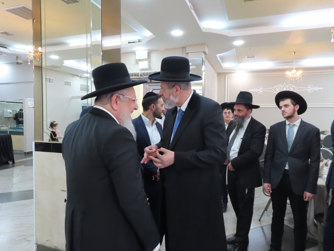שמחת נישואי בן הגר"צ אשכנזי עם בת הגר"ש לוי