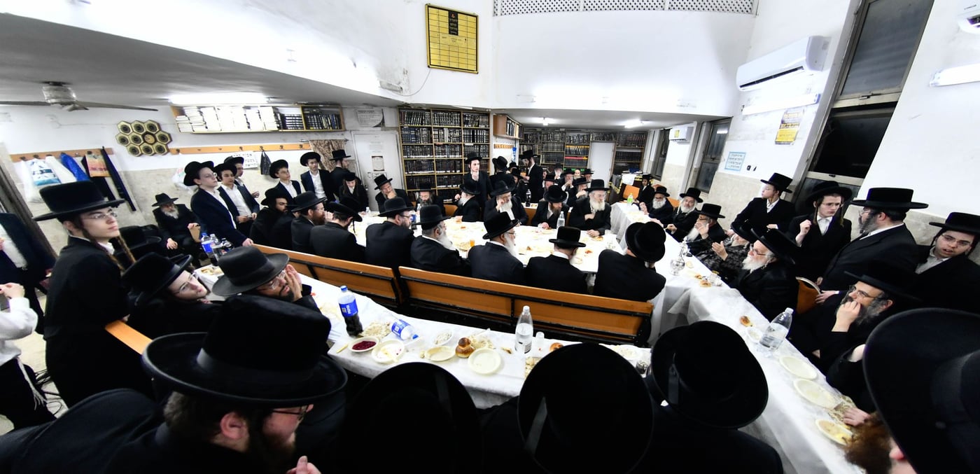 סעודת הודאה בחצה"ק טעמשוואר