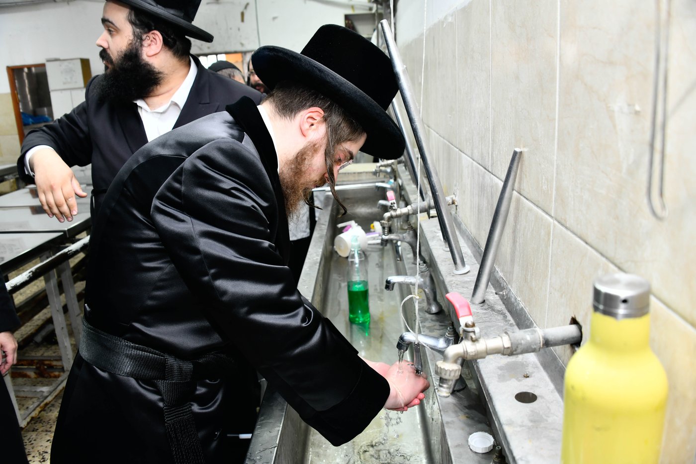 האדמו"ר מסאדיגורה באפיית מצות