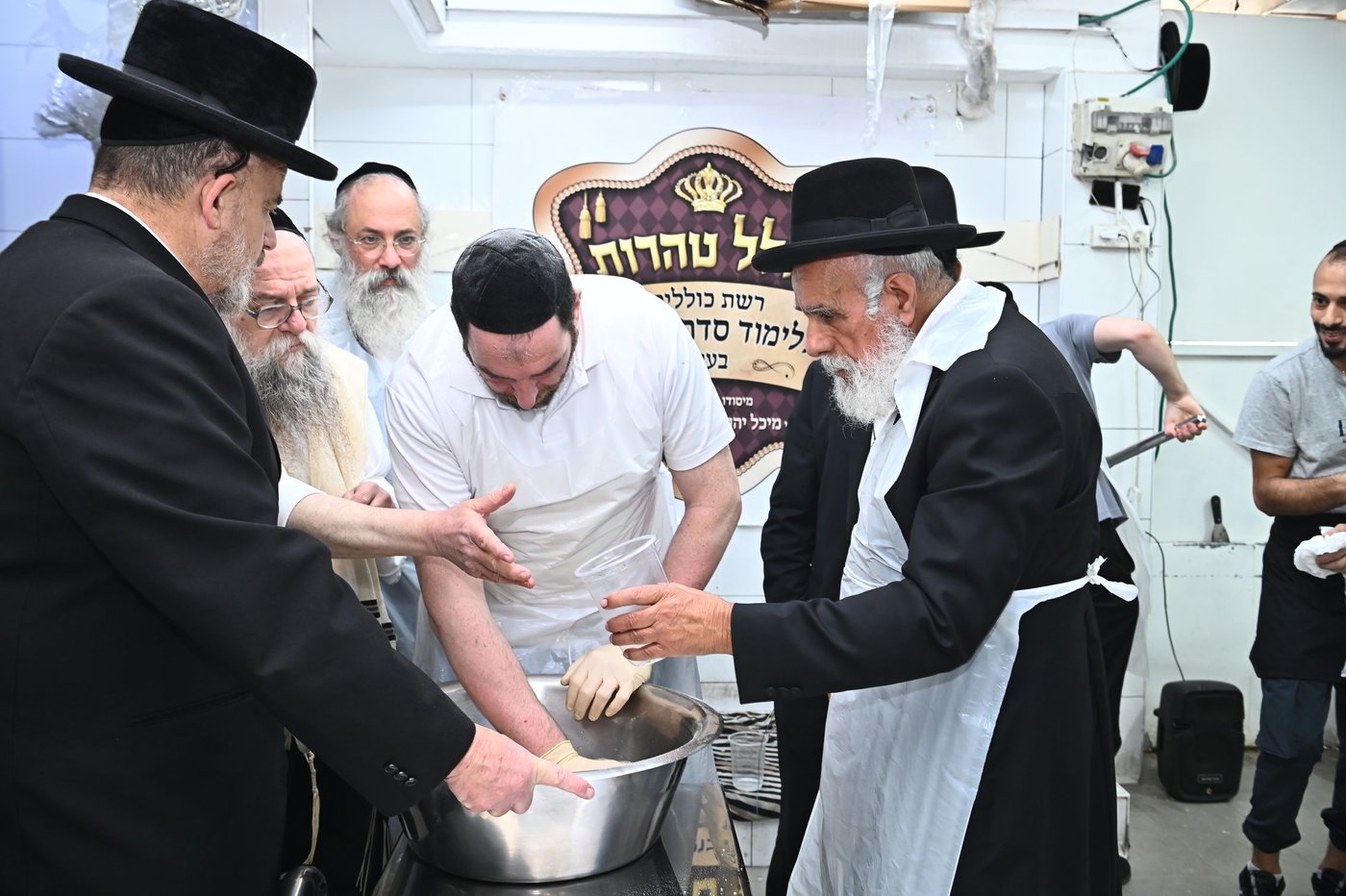הגר"ש מחפוד באפיית מצות