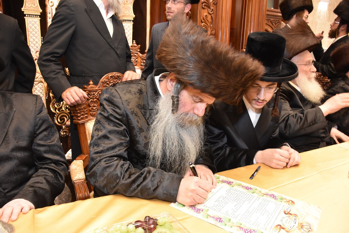 שמחת אירוסי בן האדמו"ר מקודינוב עם נכדת הגרש"א שטרן