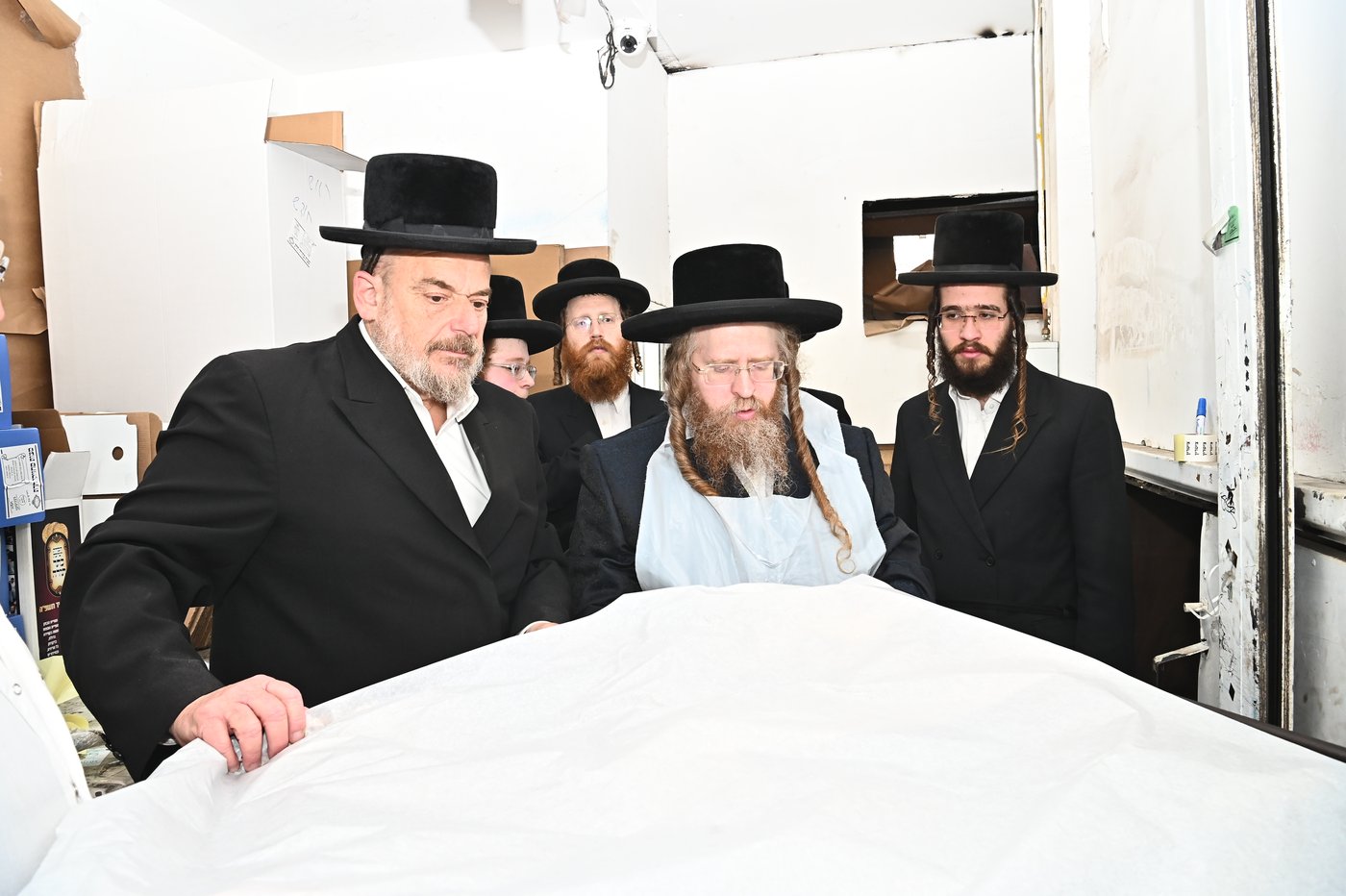 האדמו"ר משומרי אמונים באפיית מצות