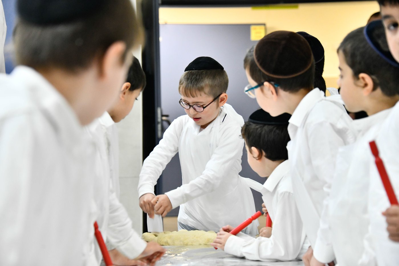 ילדי בני ברק אופים מצות