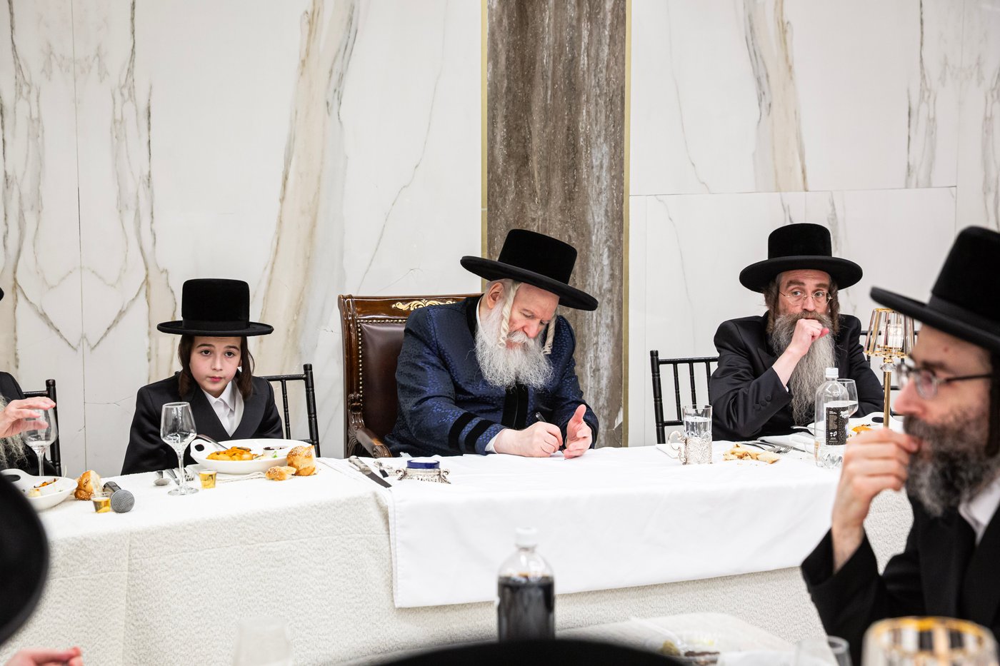 שמחת הבר מצווה לנכד האדמו"ר מבאבוב