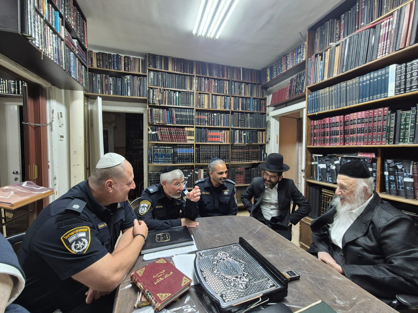מפקד תחנת בני ברק בביקור אצל רבני העיר