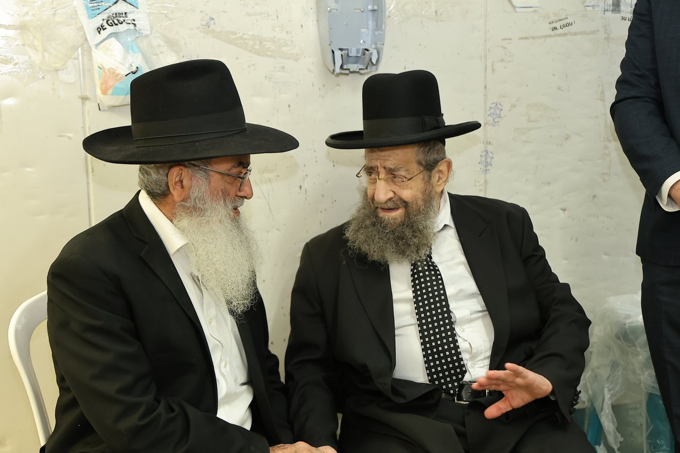 הגאון רבי מסעוד בן שמעון במאפיית מצות מכונה