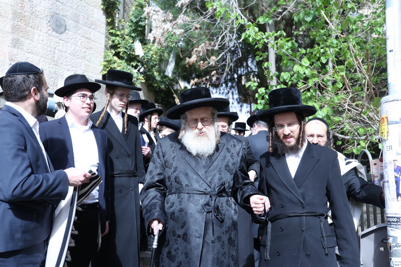 האדמו"ר מקומרנא בברכת האילנות