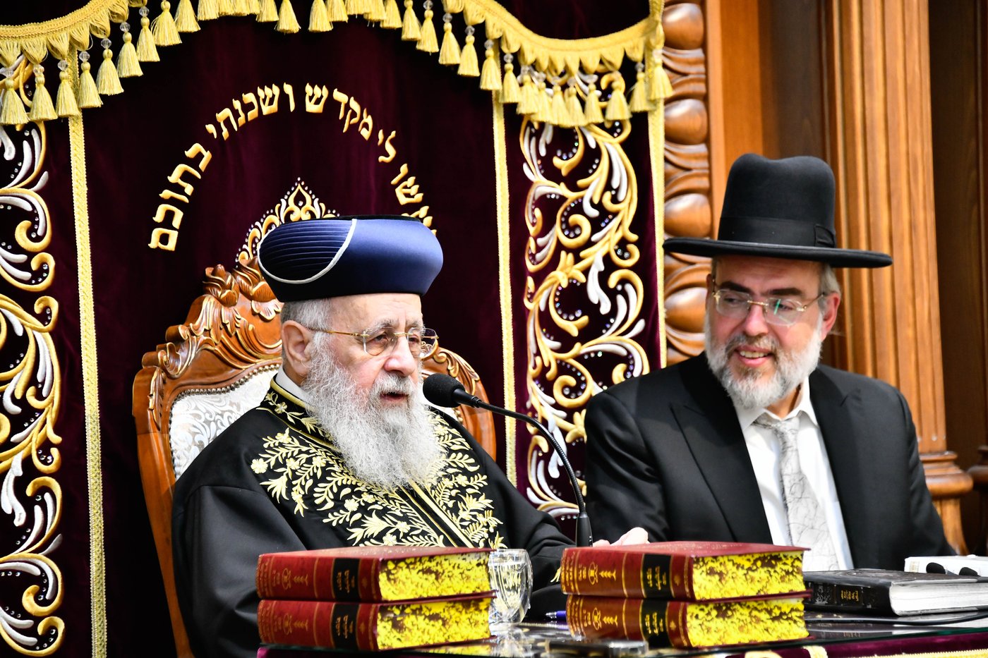 מעמד יציקת עמודי הבית הוראה ועצרת חיזוק בהיכל מרן