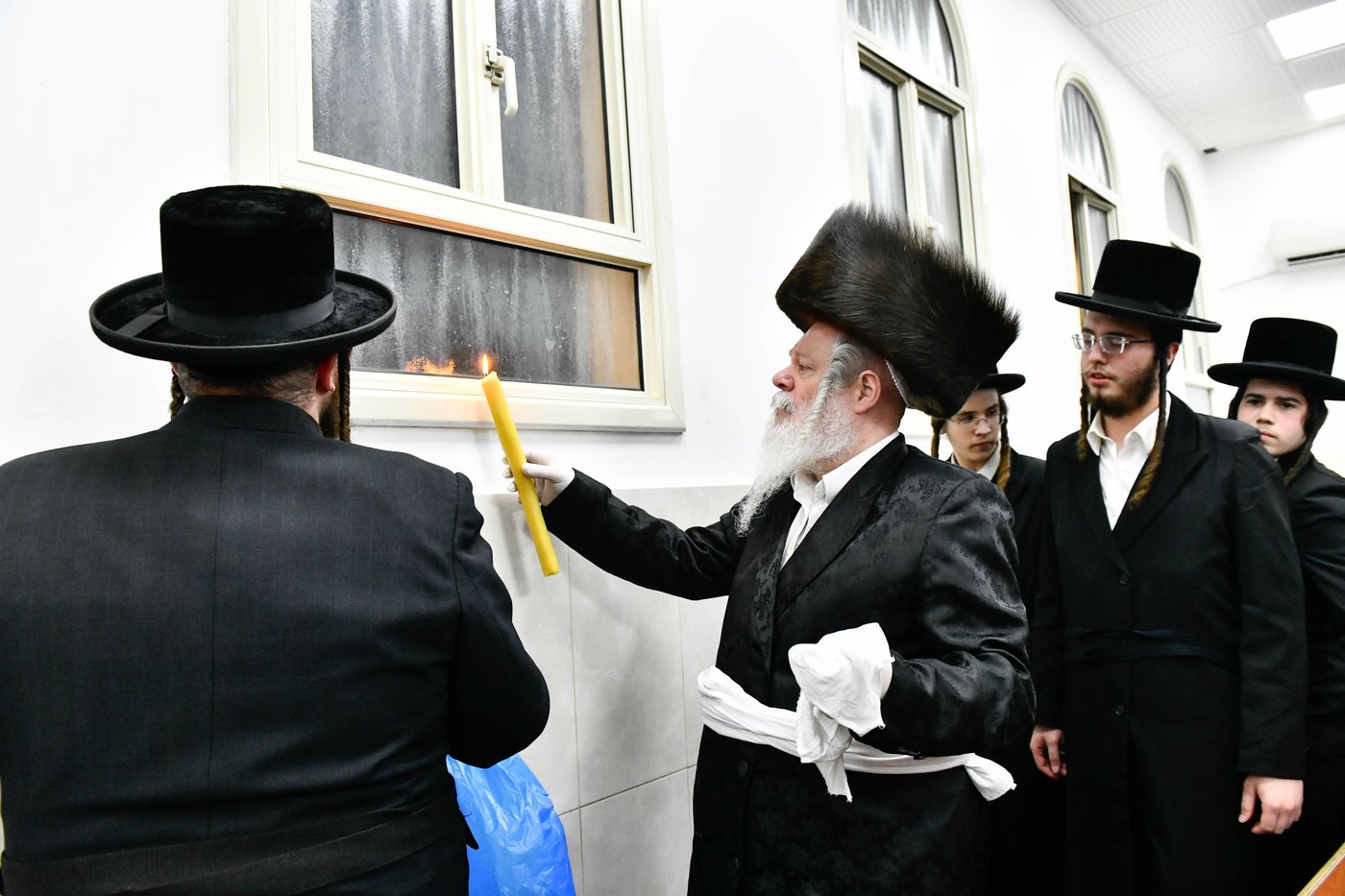 האדמו"ר מפרימשלאן בבדיקת חמץ