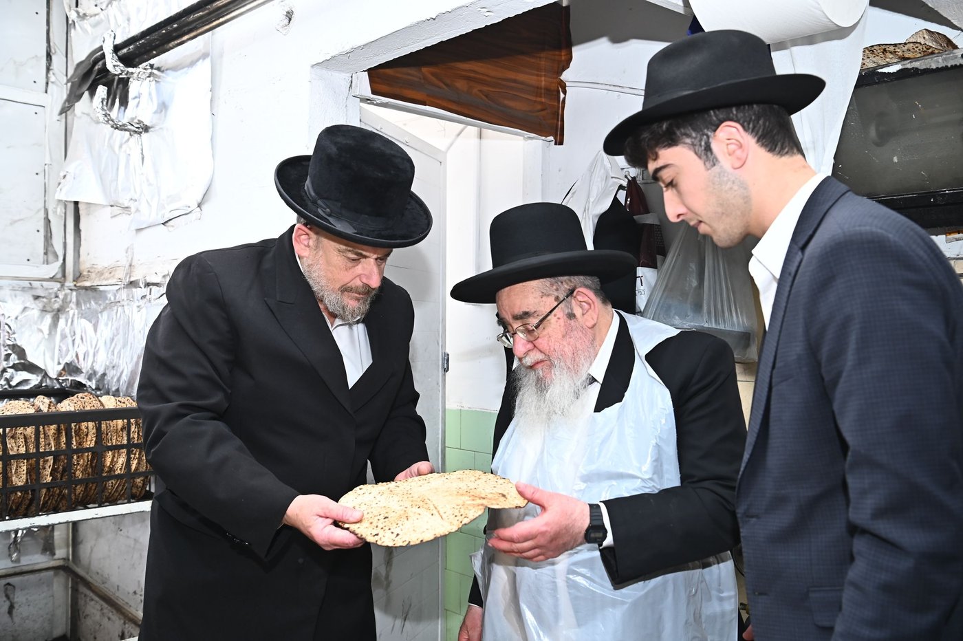הגר"א סאלים באפיית מצות