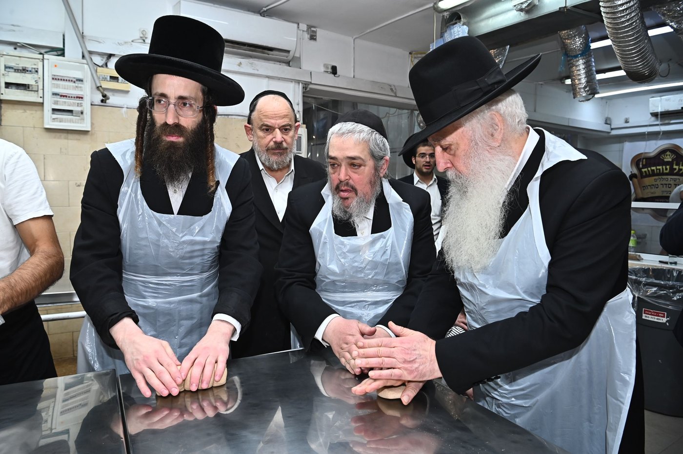 הגאון רבי דוד חנניה פינטו באפיית מצות