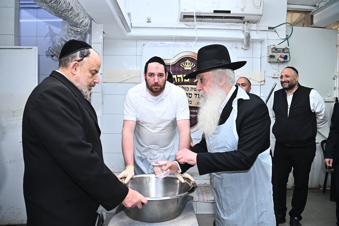 הגאון רבי דוד חנניה פינטו באפיית מצות