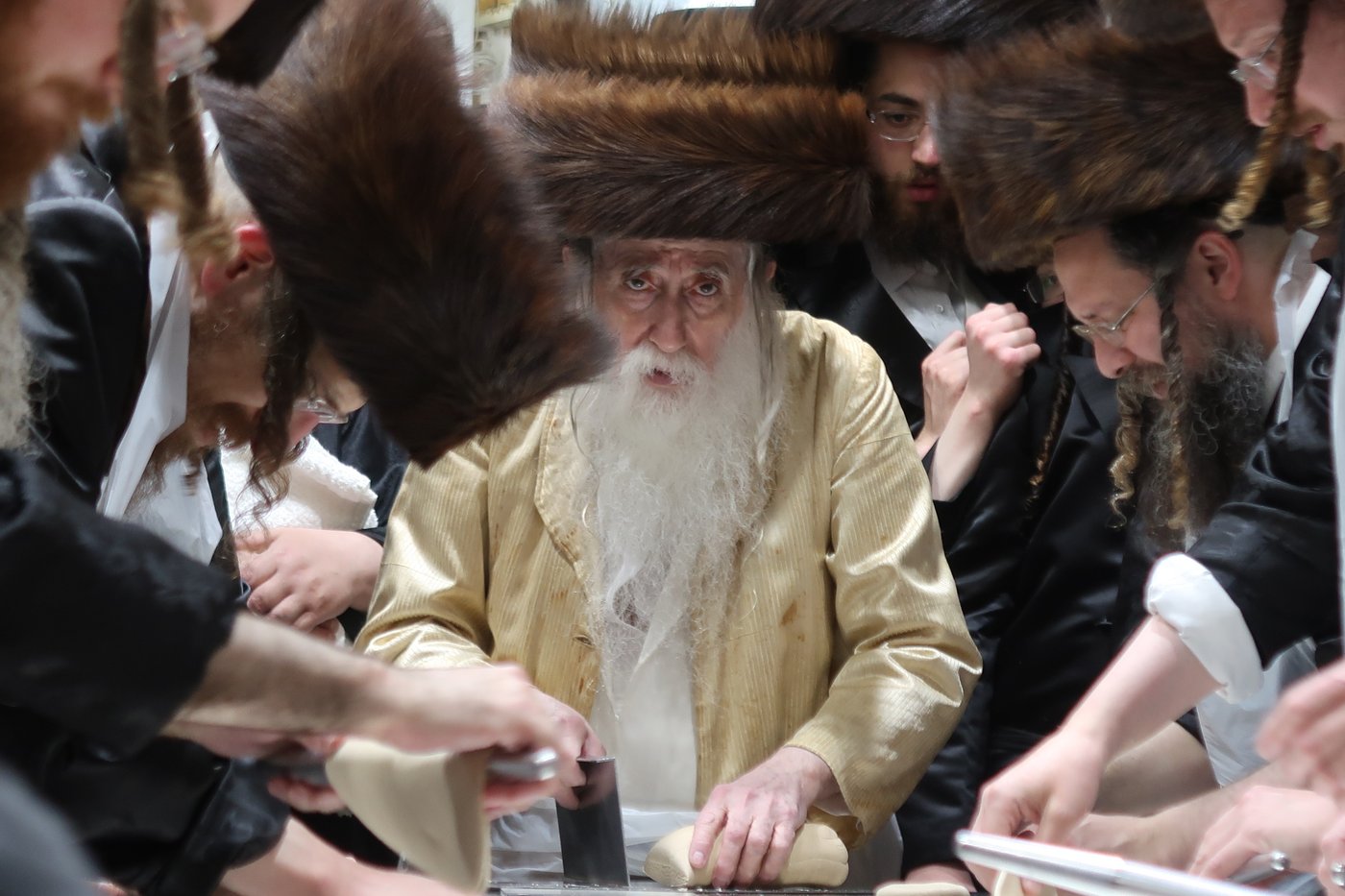 האדמו"ר ממחנובקא בעלזא באפיית מצות מצווה