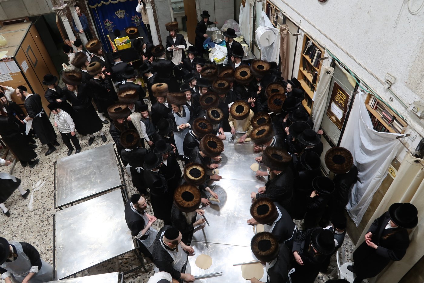 האדמו"ר ממחנובקא בעלזא באפיית מצות מצווה