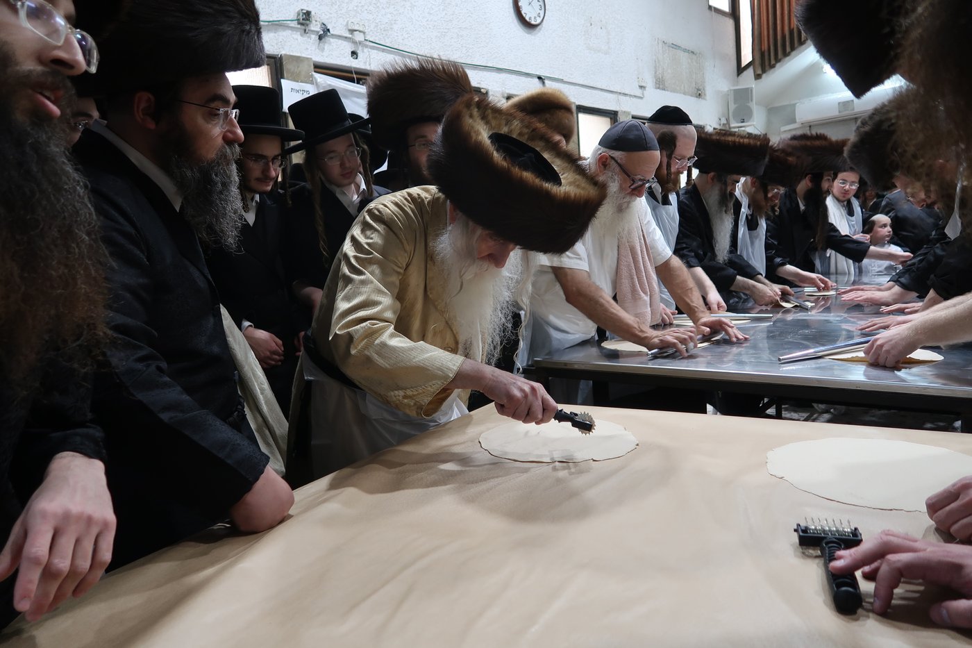 האדמו"ר ממחנובקא בעלזא באפיית מצות מצווה