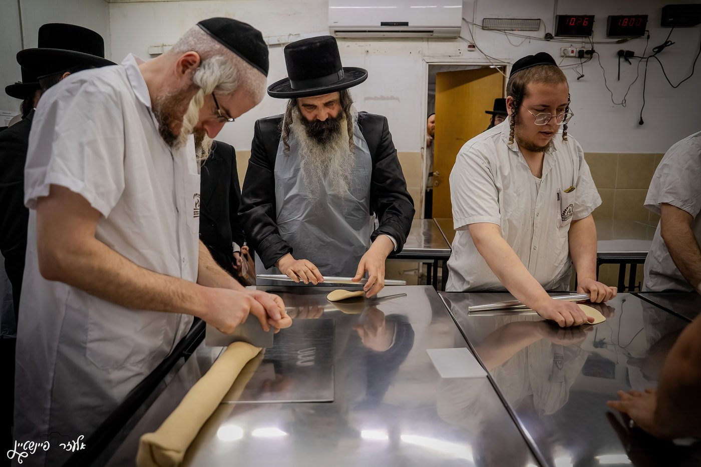 האדמו"ר מזוטשקא באפיית מצות