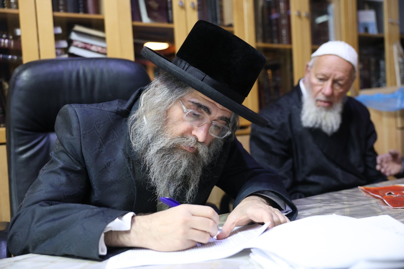 הגה"צ רבי אלעזר שטרן אב"ד מירון במכירת חמץ