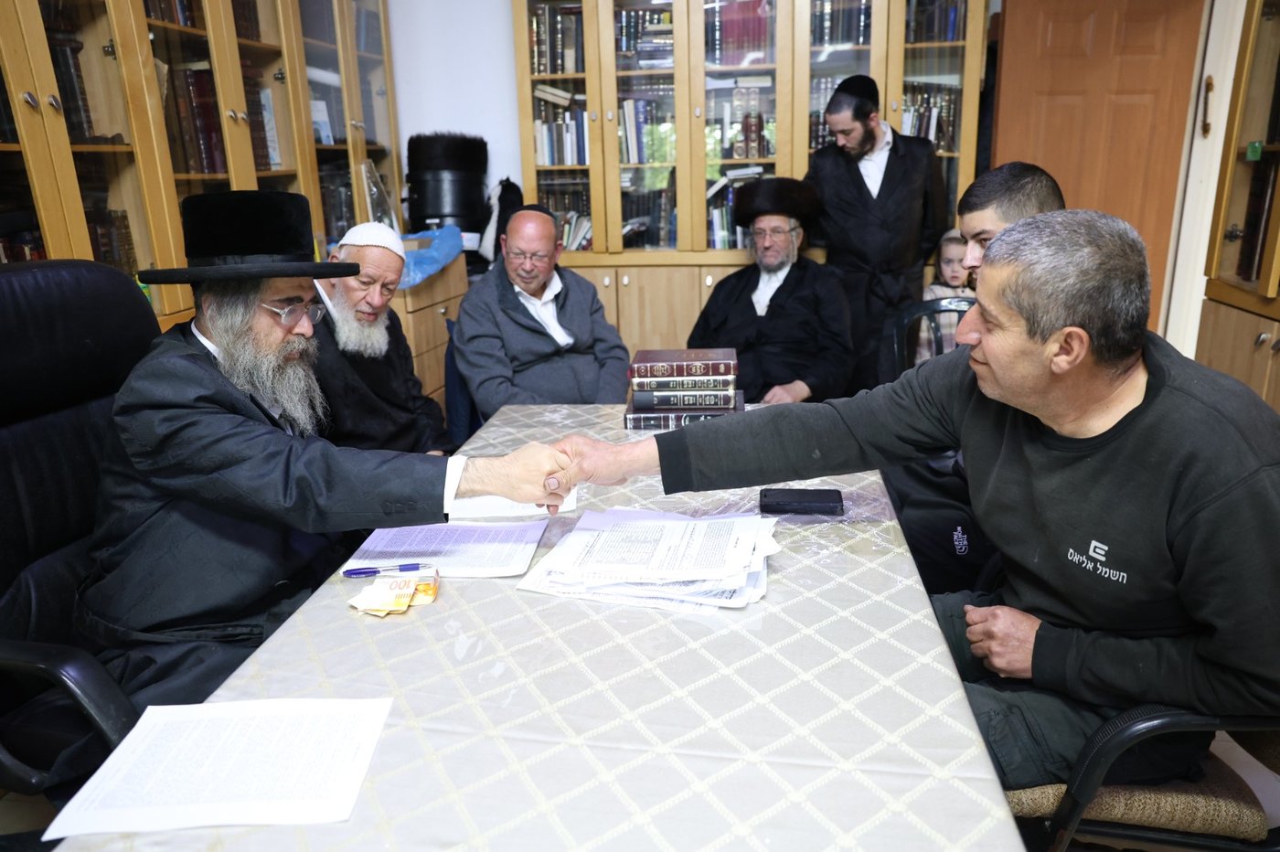 הגה"צ רבי אלעזר שטרן אב"ד מירון במכירת חמץ