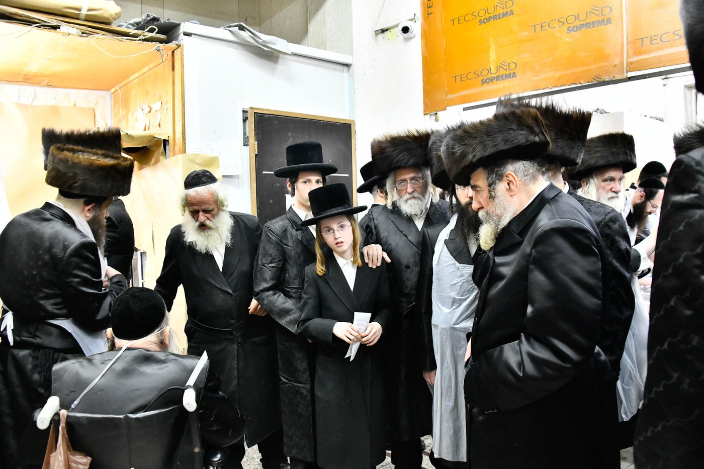 האדמו"ר מרחמסטריווקא באפיית מצות ערב פסח
