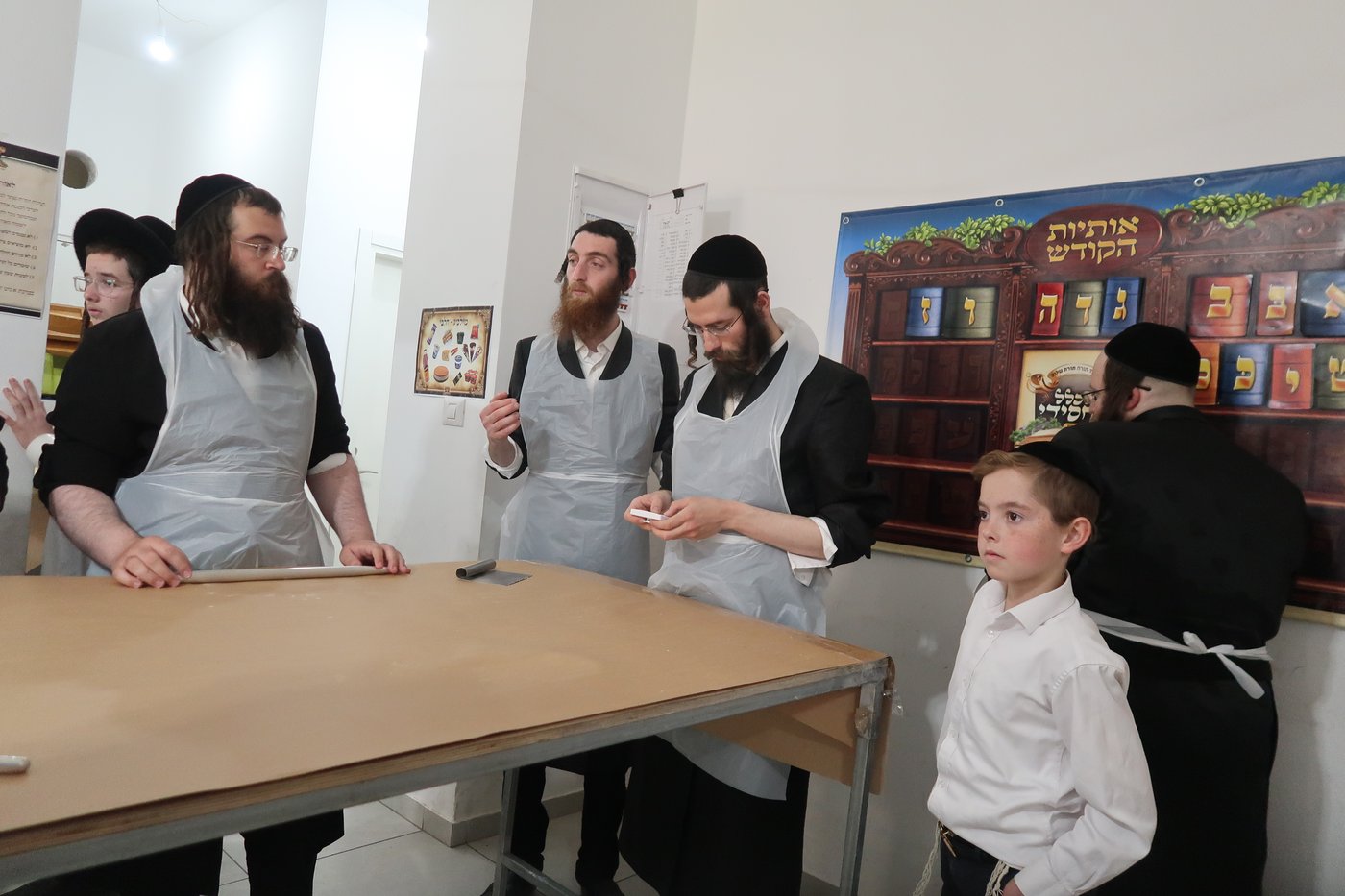 האדמו"ר ממיאלען באפיית מצות