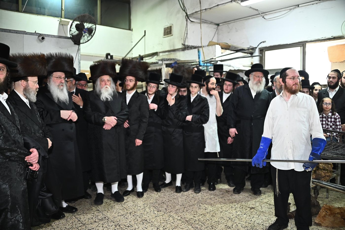 האדמו"ר מנדבורנה באפיית מצות מצווה