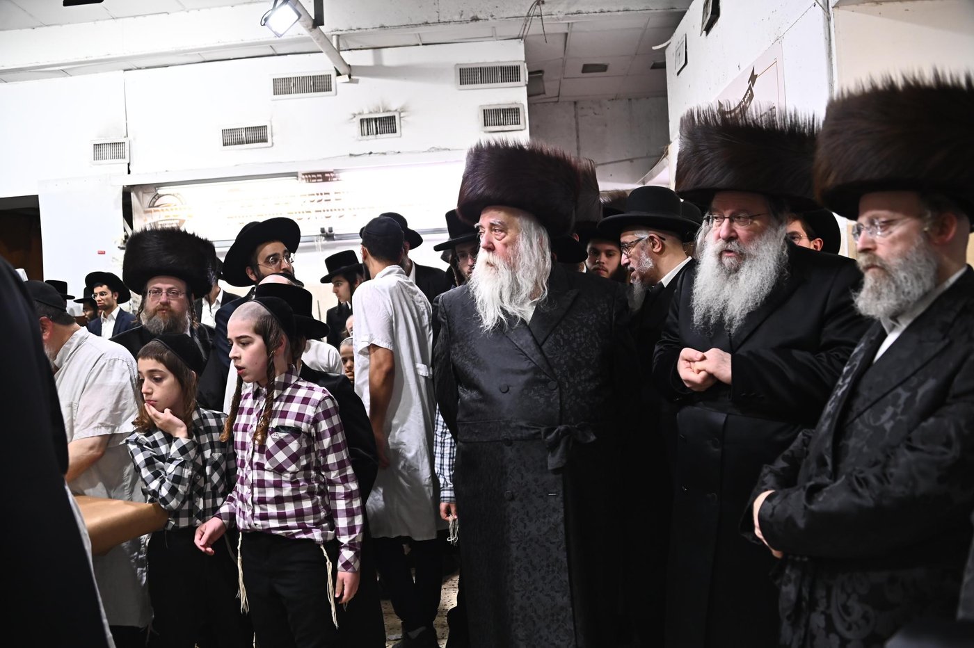 האדמו"ר מנדבורנה באפיית מצות מצווה