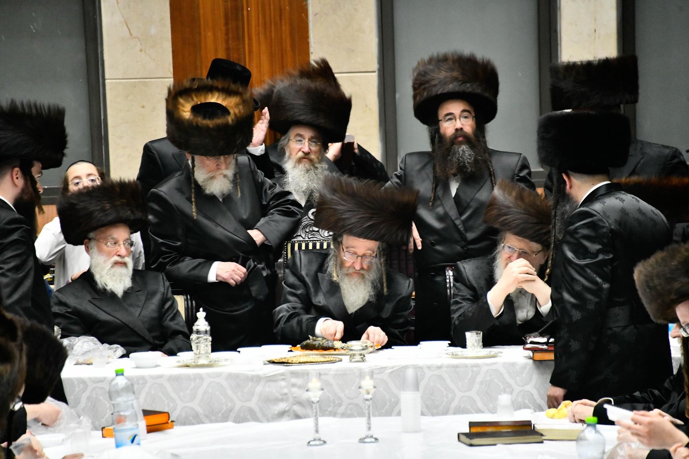 האדמו"ר מביאלה בטיש חוה"מ פסח 