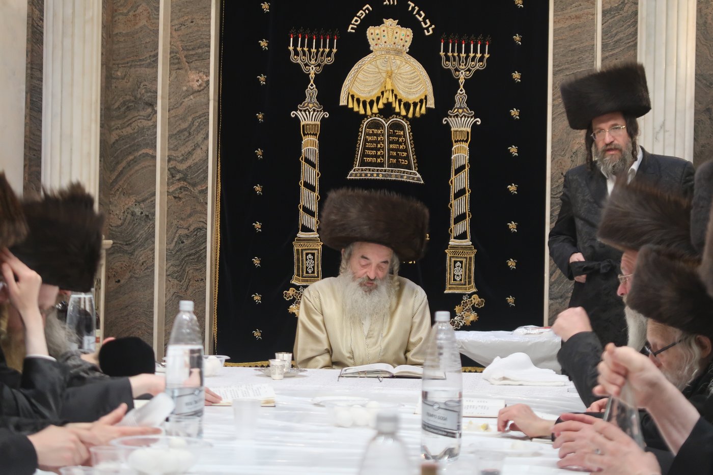 האדמו"ר מלעלוב בטיש חוה"מ פסח