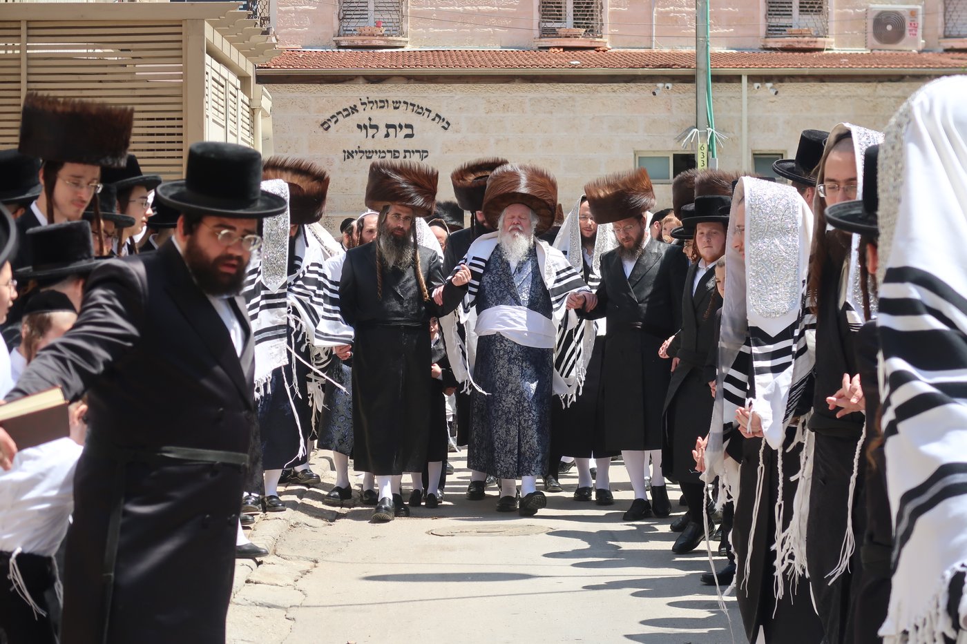 האדמו"ר מפרמישלאן בברכת האילנות