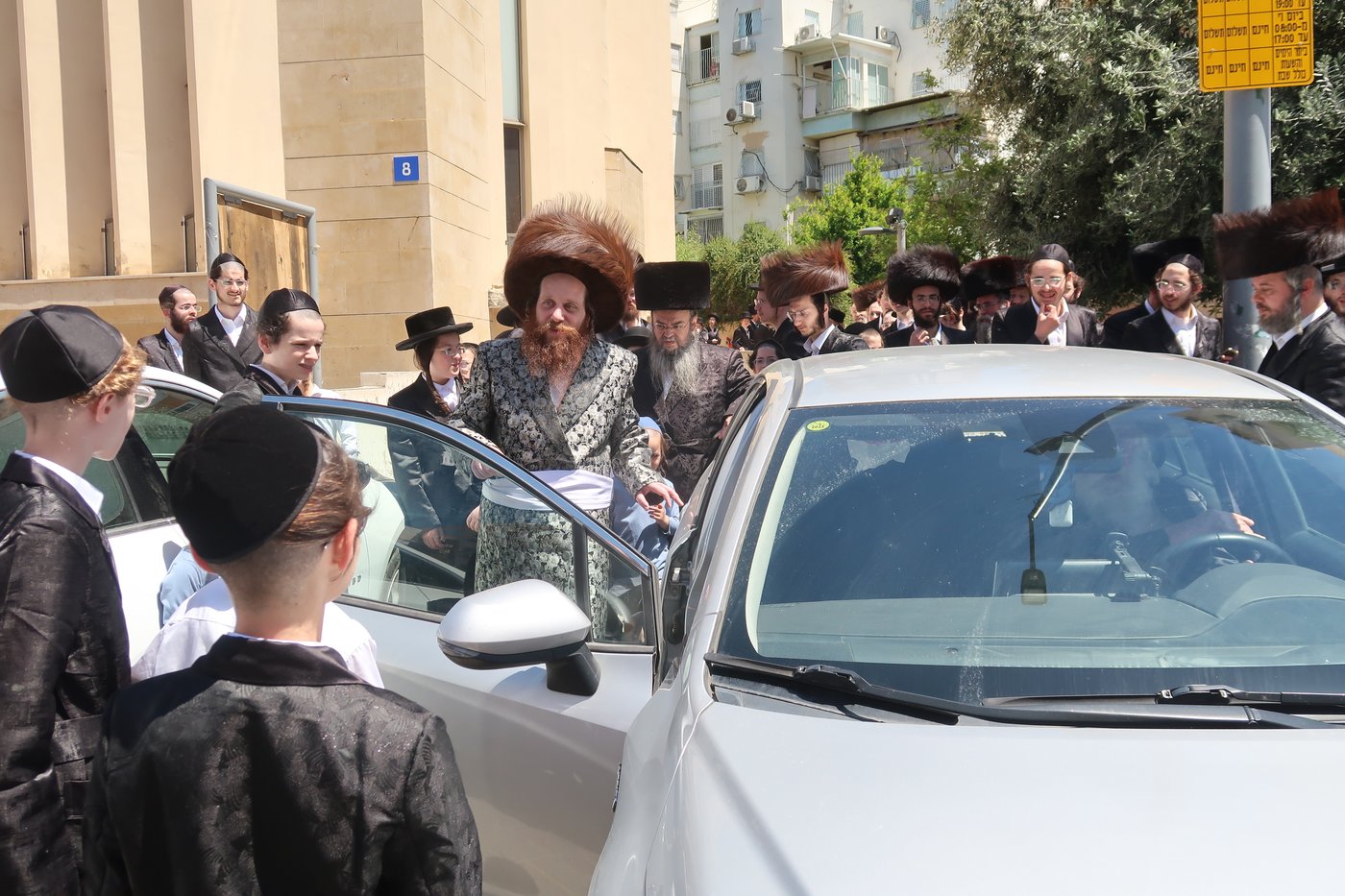 האדמו"ר ממיאלען בברכת האילנות
