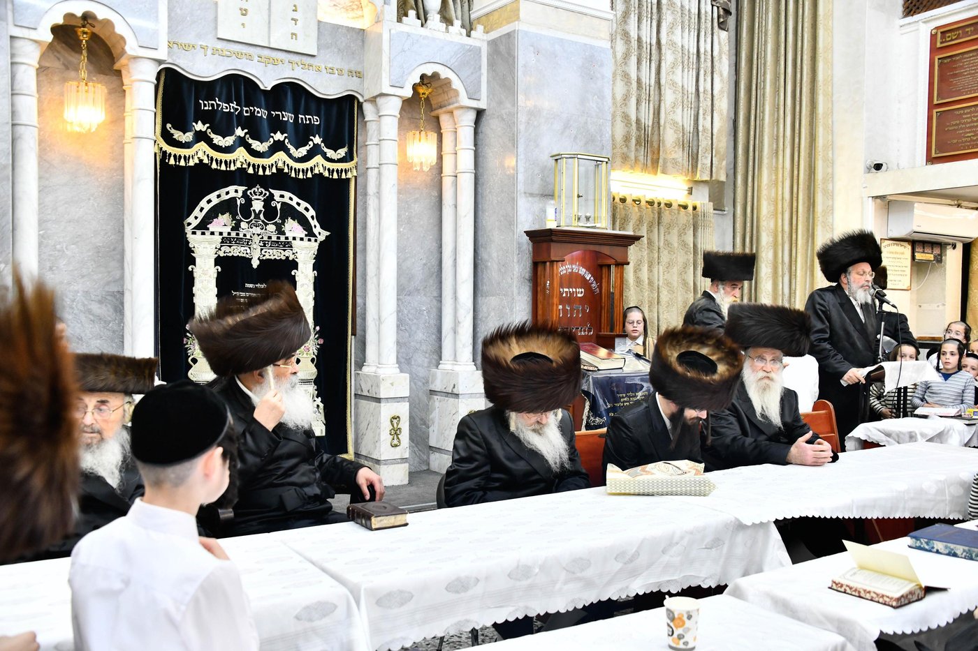 מעמד הכתרת הרה"ג ר' רפאל פרץ דושינסקיא לדומ"ץ החסידות בב"ב