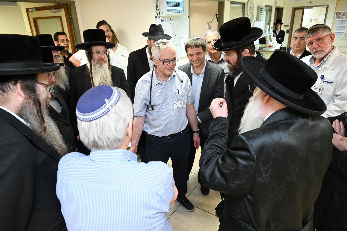 האדמור מצאנז בחנוכת מחלקות חדשות במרכז רפואי צאנז לניאדו 