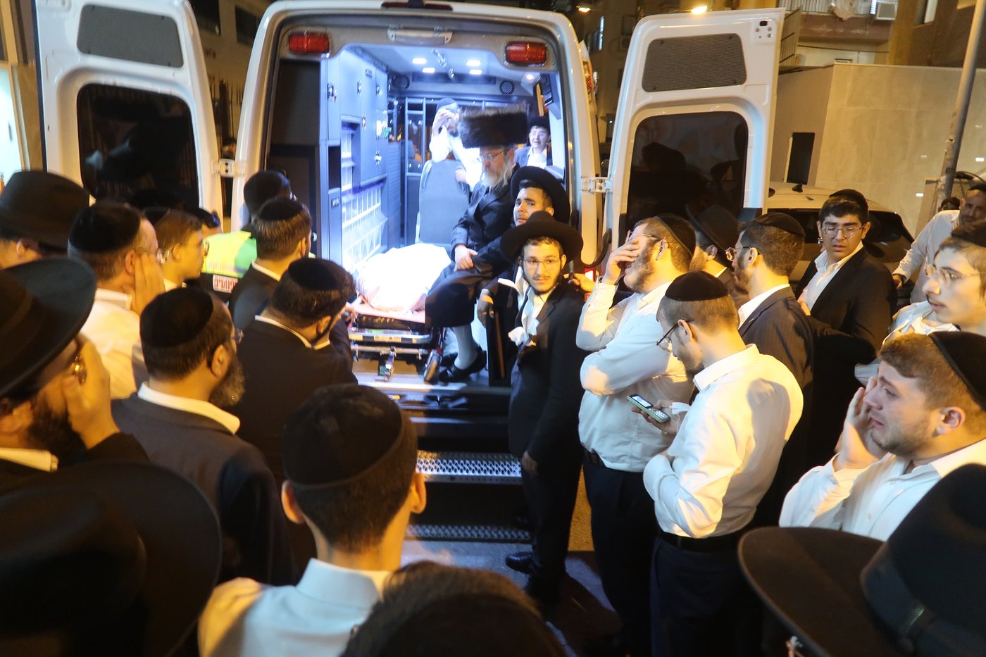 המיטה של הגאון רבי מאיר מאזוז זצ"ל בבית מדרשו בב"ב
