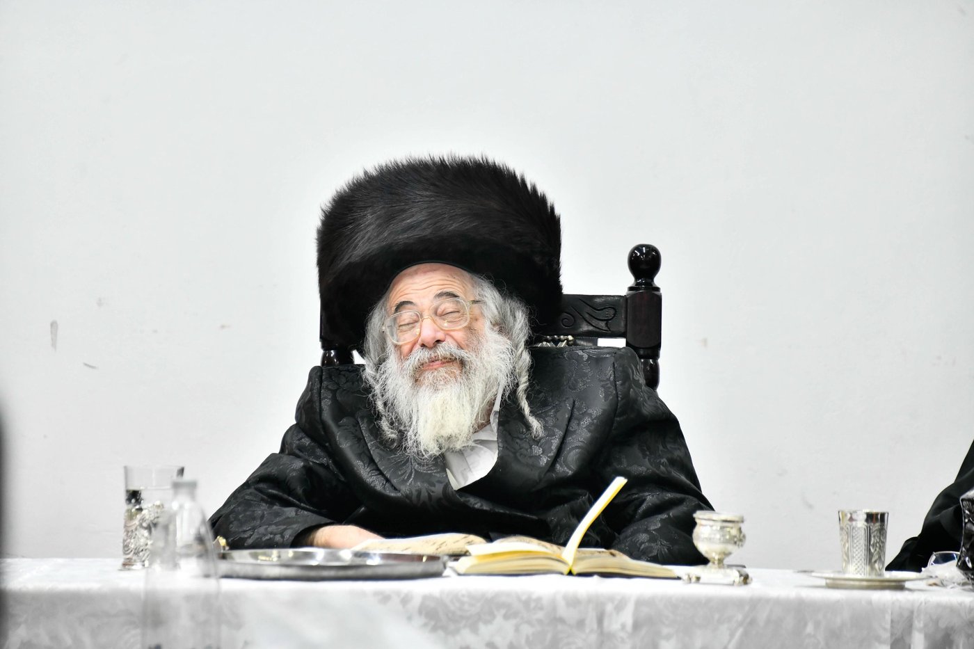 האדמו"ר מחוג חתם סופר בטיש נעילת החג