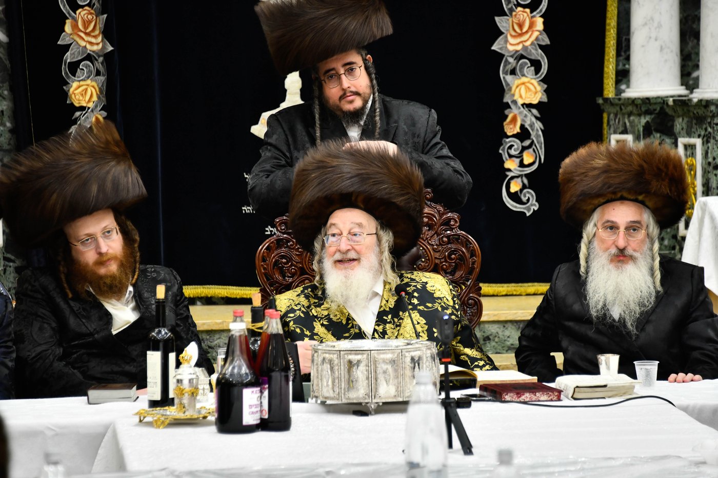 האדמו"ר מספינקא בטיש פסח