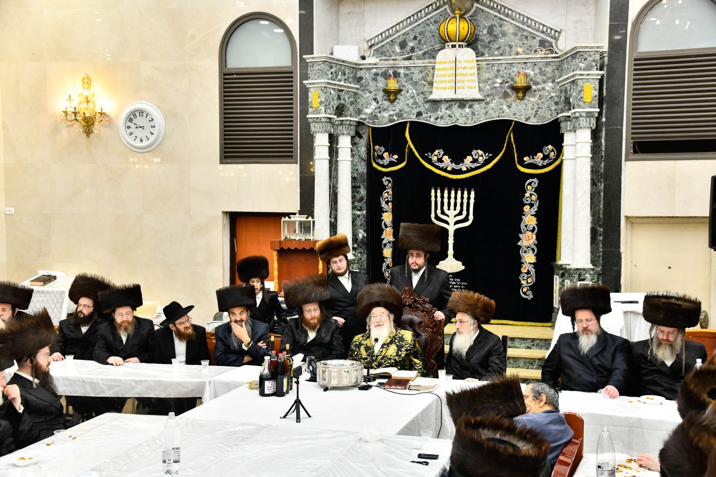 האדמו"ר מספינקא בטיש פסח